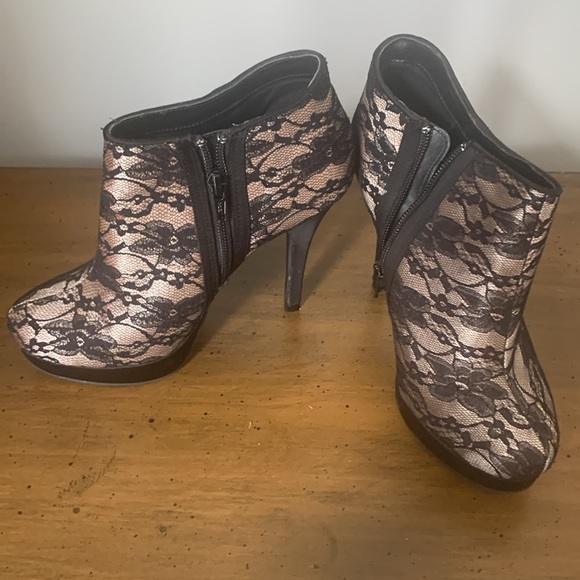 Spring ankel boot - Picture 3 of 3